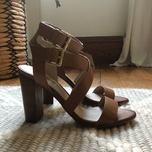 GUESS BRESSA X strap sandals
